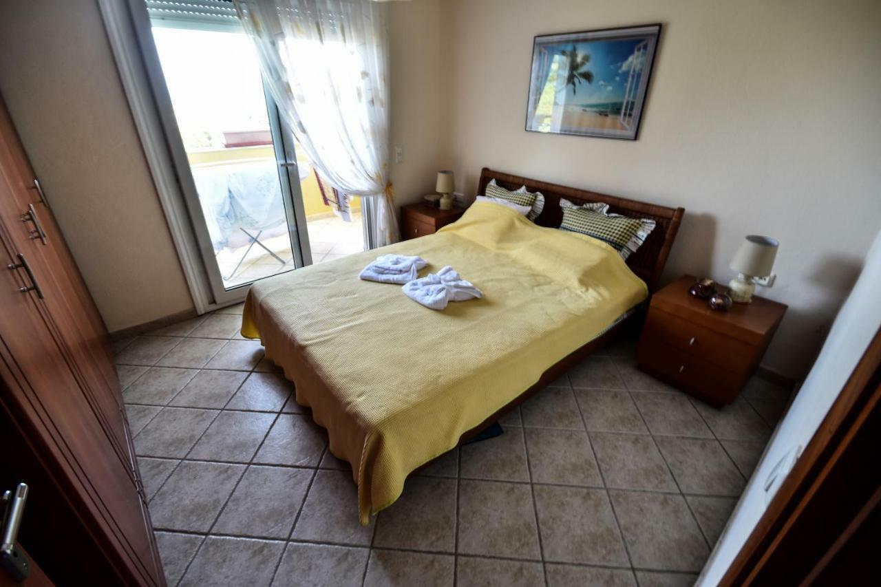 Martha'S Villa Nea Iraklitsa Buitenkant foto