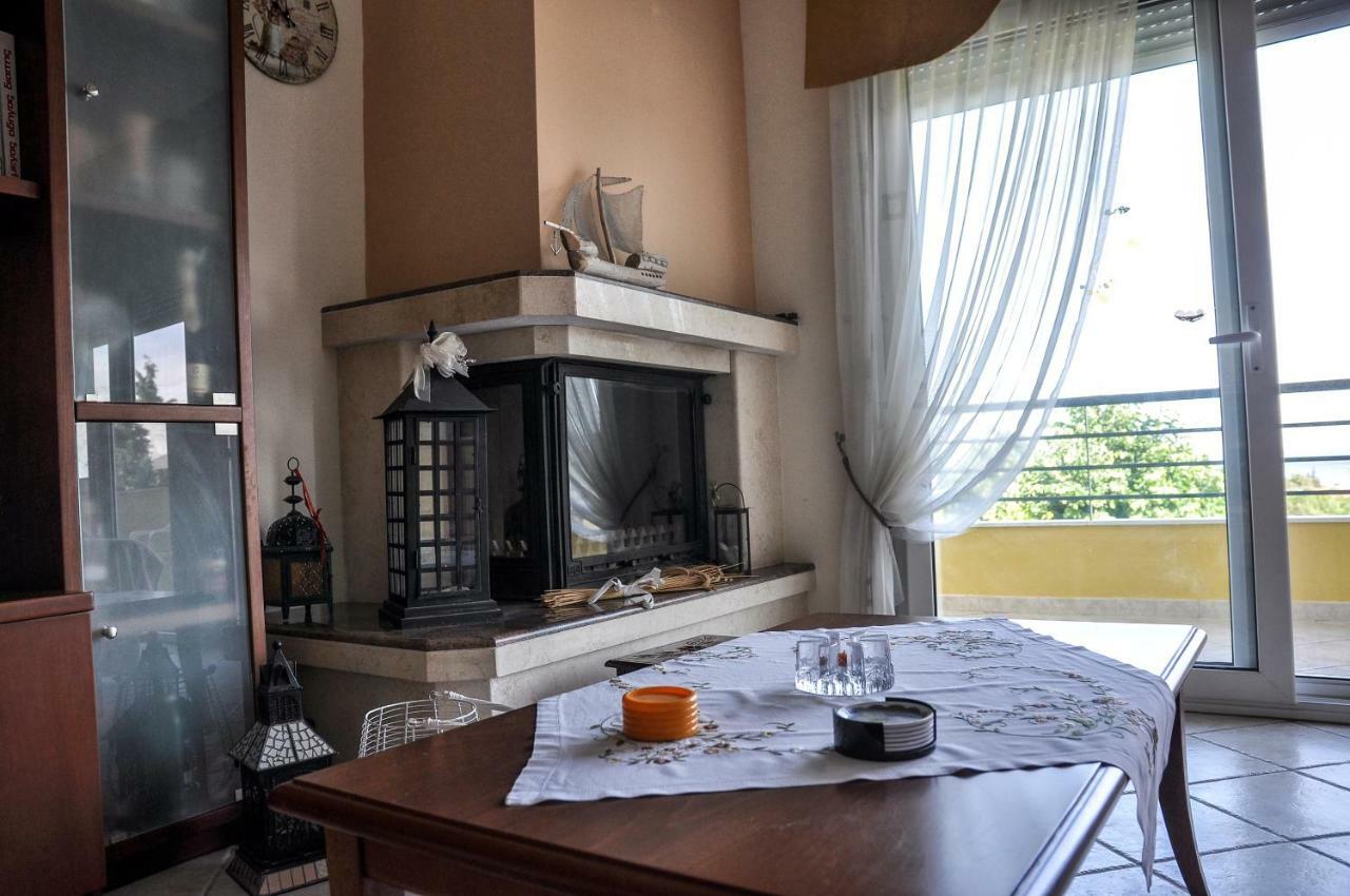 Martha'S Villa Nea Iraklitsa Buitenkant foto