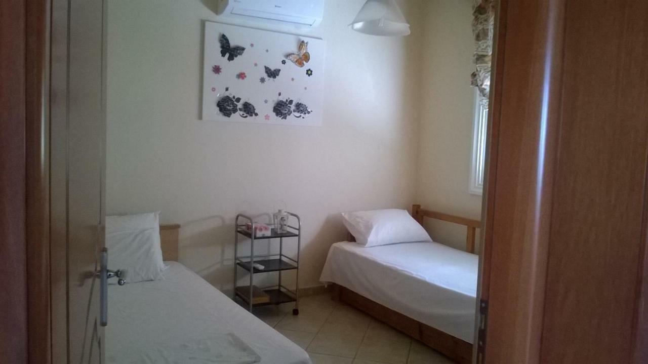 Martha'S Villa Nea Iraklitsa Buitenkant foto