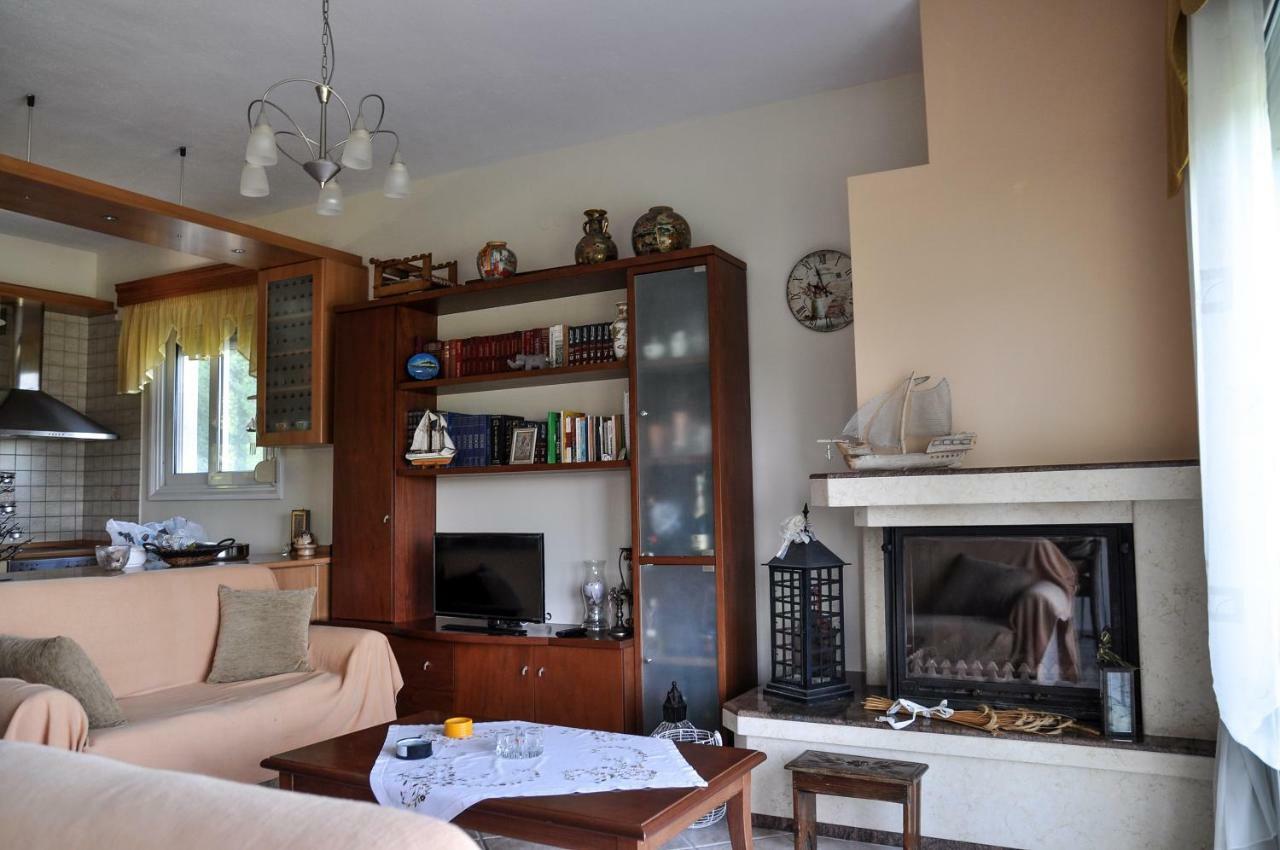 Martha'S Villa Nea Iraklitsa Buitenkant foto